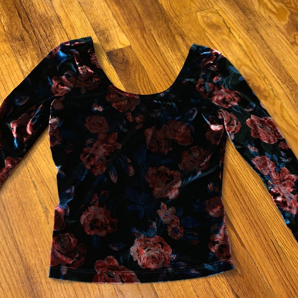 Velvety long sleeve floral crop top, size XS